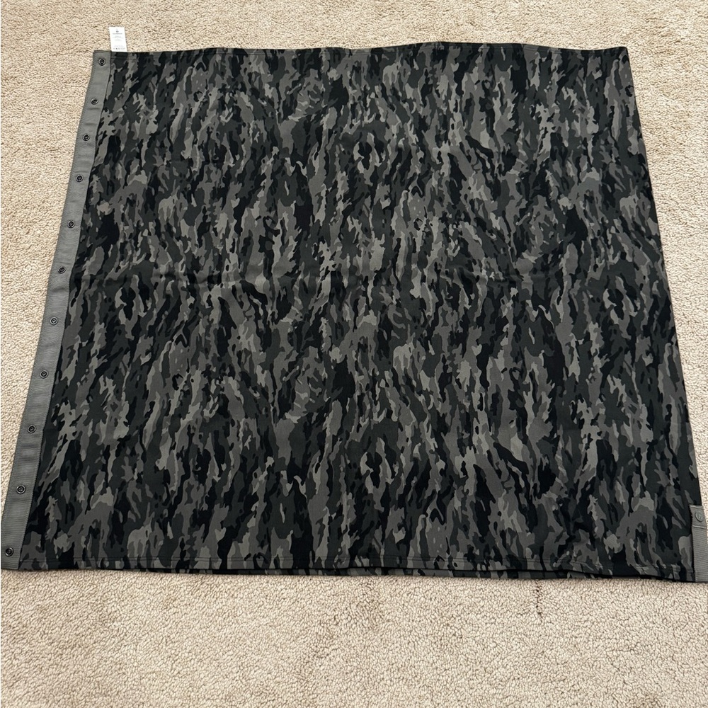EUC Lululemon Vinyasa Infinity Scarf Camo Color